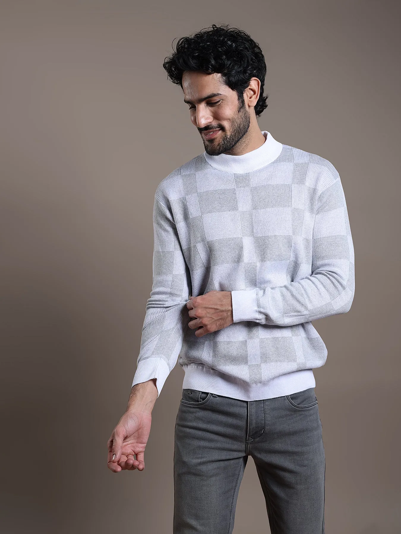 Knitted Light Grey Checkered Regular Fit Full Sleeve Casual Pullover