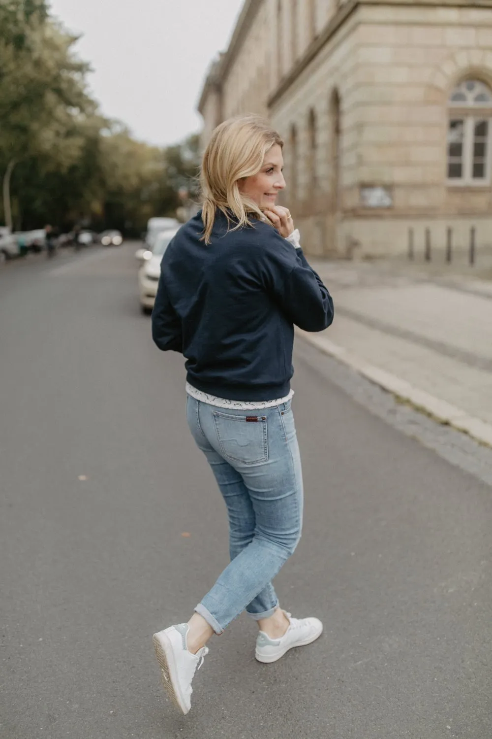 leevje by AM Sweater Azura mit Zierknöpfen 'navy'