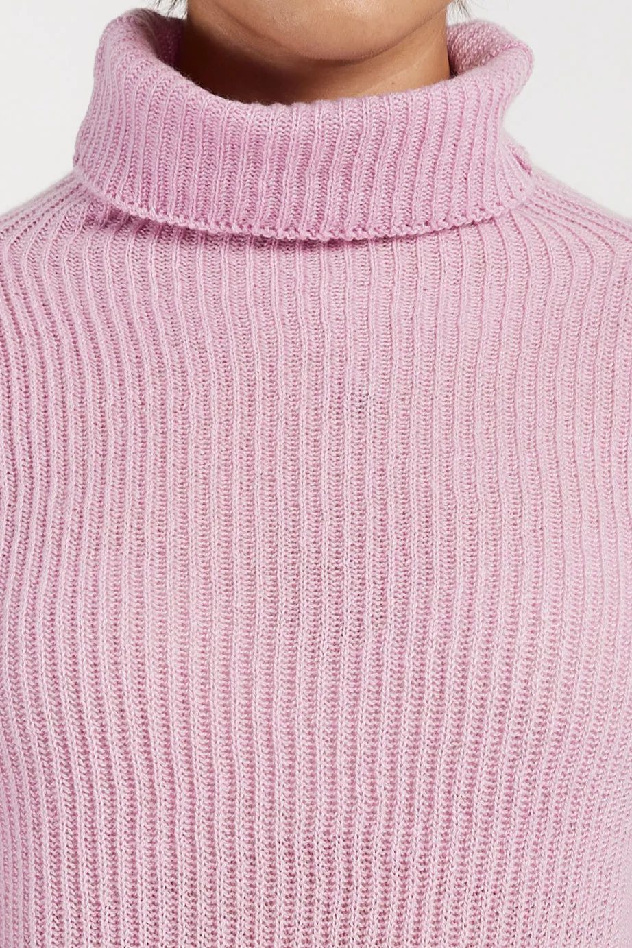 Light Cashmere Turtleneck Sweater in Rose