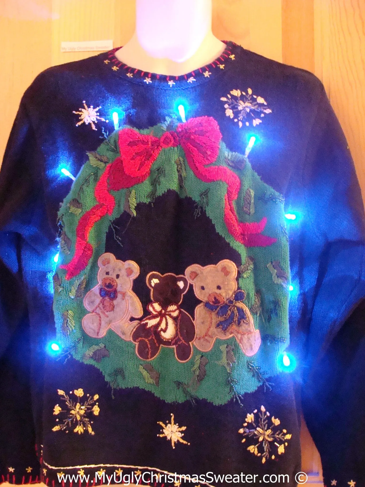 Tacky Xmas Sweater with Lights Wreath and Teddy Bears (g194)