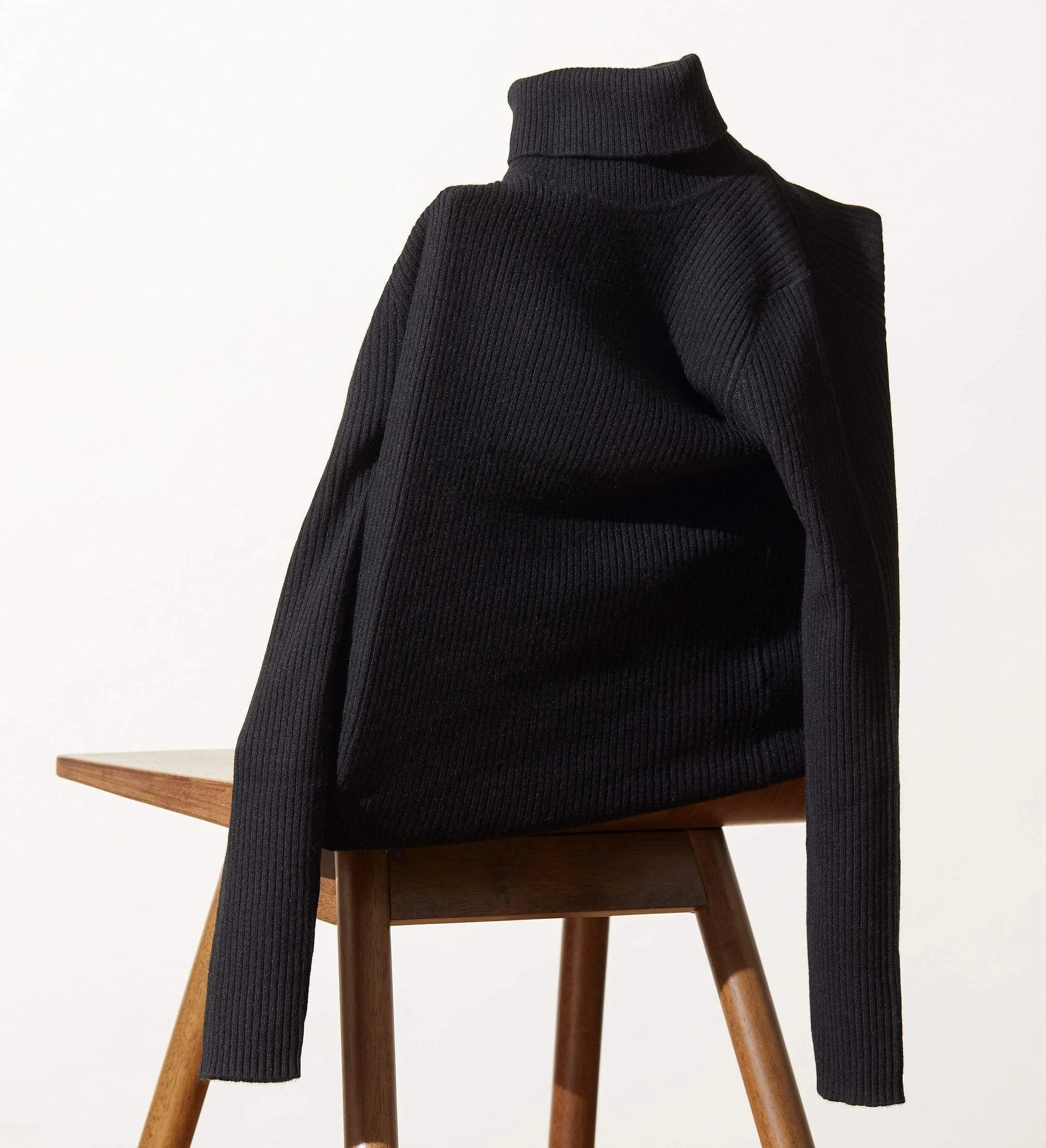 The Ribbed Turtleneck Cashmere Sweater