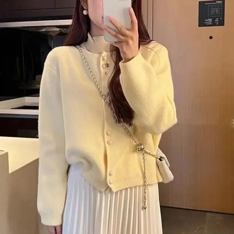 Unique Knitted Cardigan Women's Early Spring New Small Outwear Short Sweater Coat